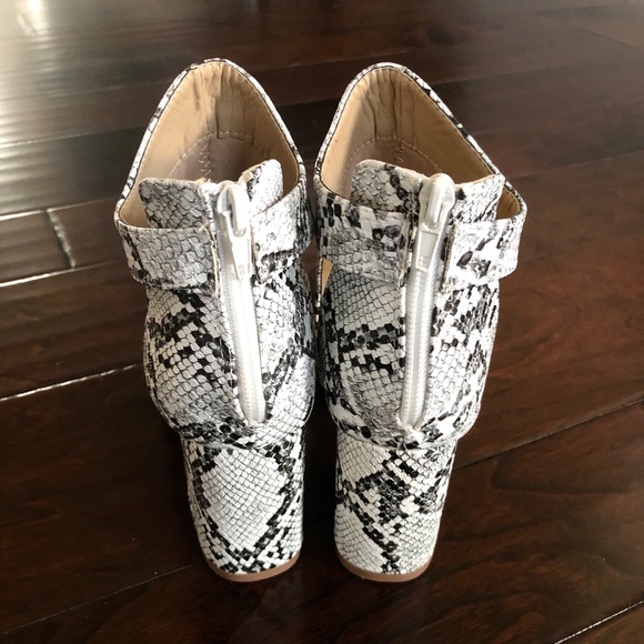 ‼️PRICE IS FIRM ‼️Snakeskin open side booties - Picture 7 of 8